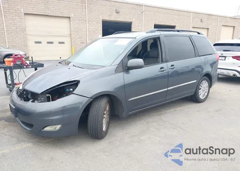 2010 Toyota Sienna Limited z USA, uszkodzony, nr VIN 5TDYK4CC7AS309098
